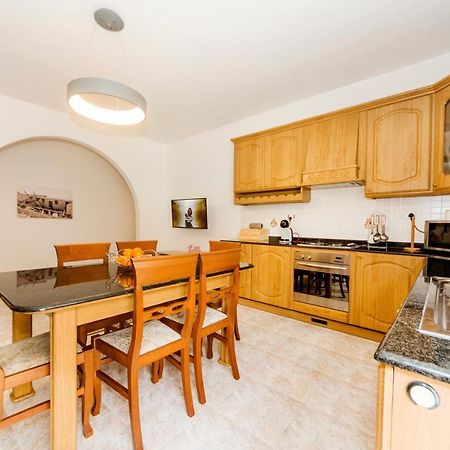 Central 3 Bedroom Entire Apartment Msida Luaran gambar